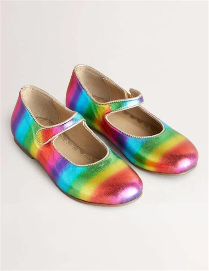 Amai with rainbow shoes
