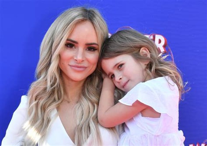 Amanda Stanton split her way with her ex-fiancee Josh Murray; Says “We’re Having a Hard Time Moving On” Amanda Stanton and daughter
