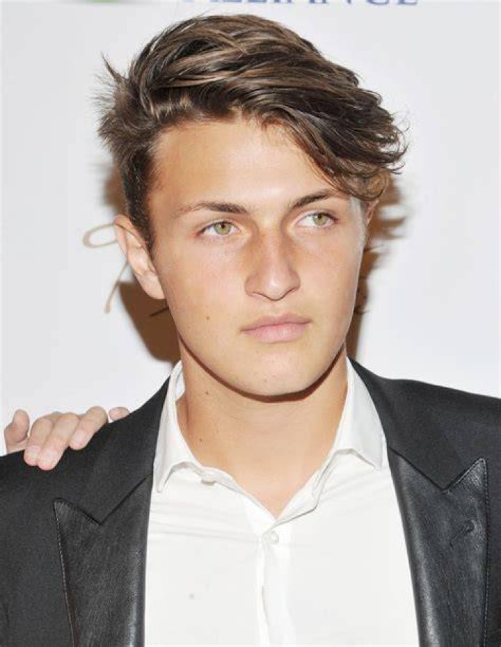 Anwar Hadid Posted a Cryptic Message After Dua Lipa Went Red Carpet Official with New Boyfriend! Anwar Hadid (1)