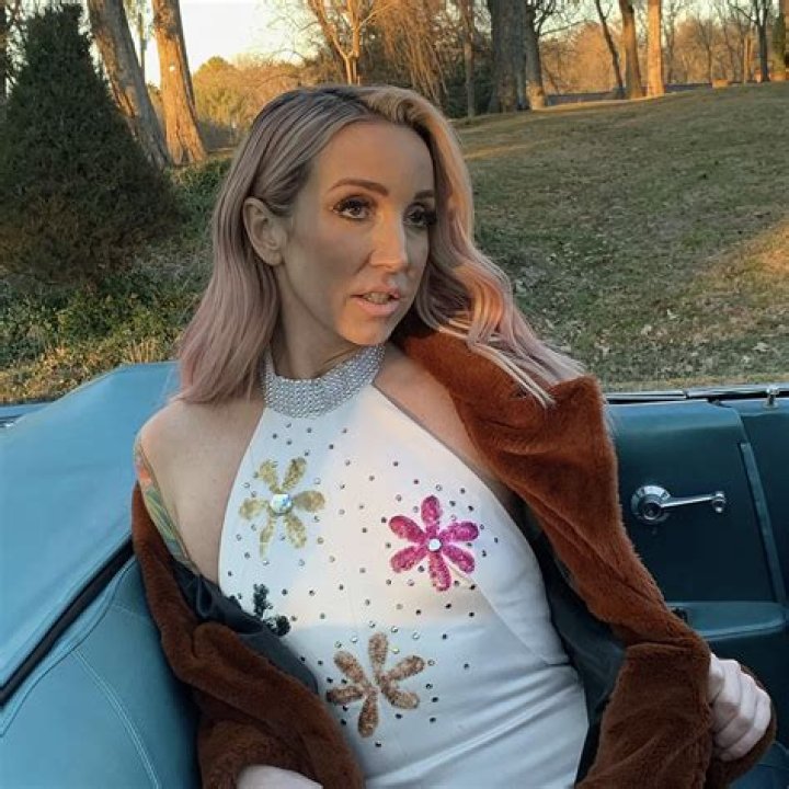 Ashley Monroe Bio (Wiki) 