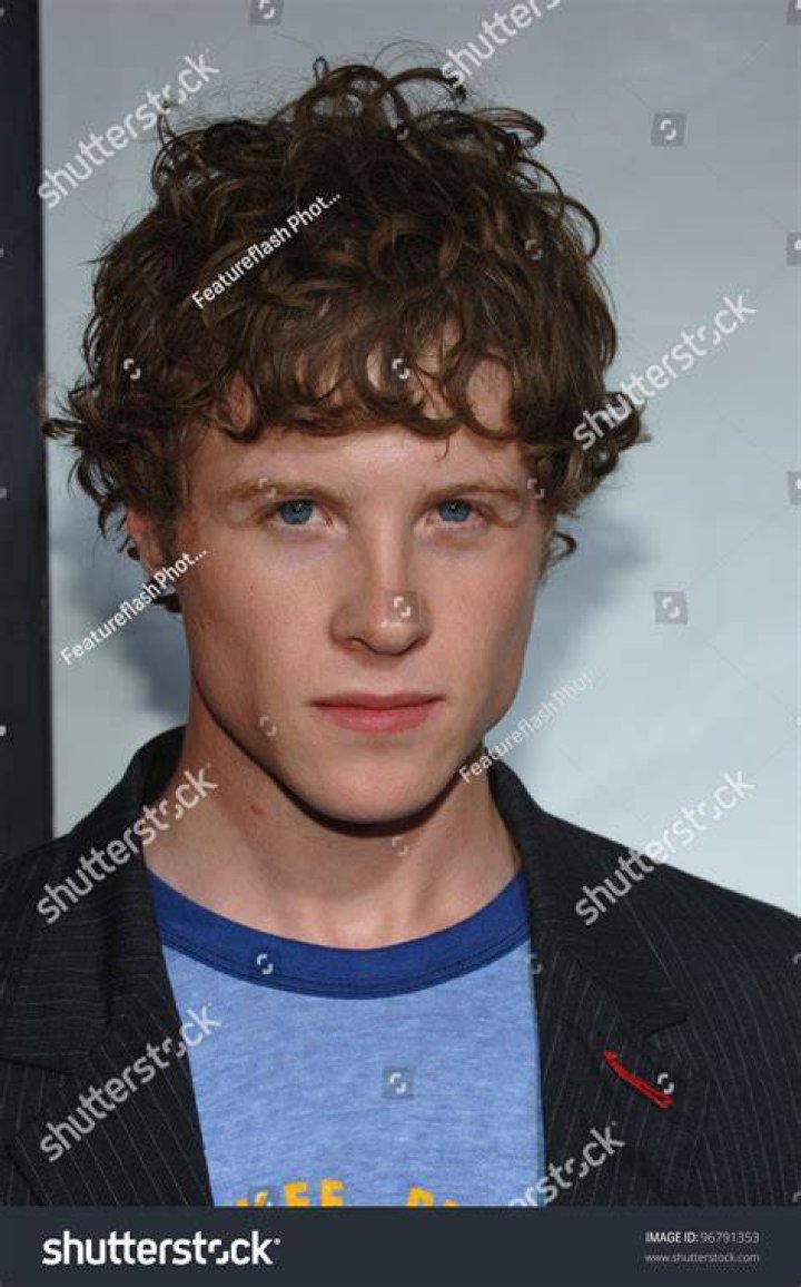 Ashton Holmes photo 3