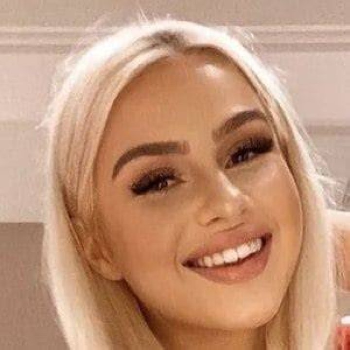 Bri Becker - Age, Family, Bio