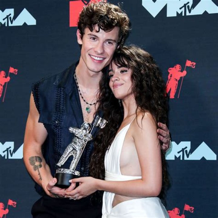 Singer Camila Cabello and Shawn Mendes steaming performance in VMA’s 2019! Are they dating? Camila Cabello and Shawn Mendes