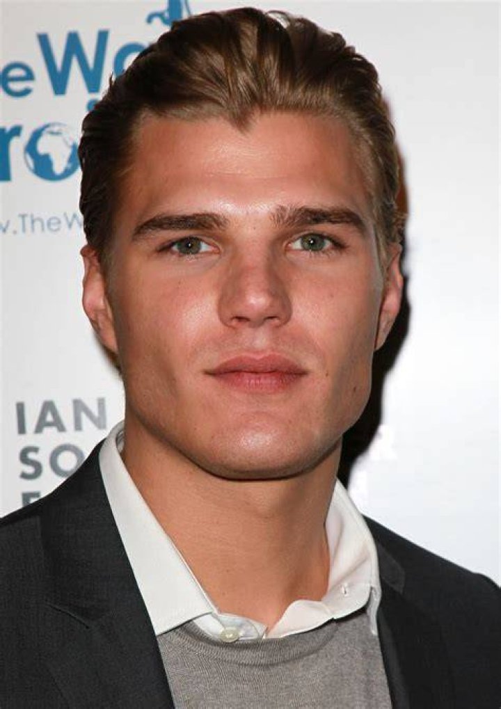 Chris Zylka's pet Twona