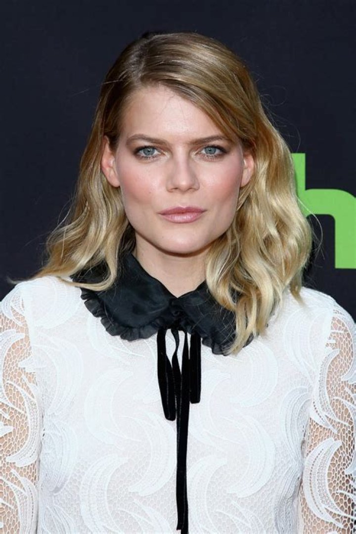 Emma Greenwell Bio (Wiki) 