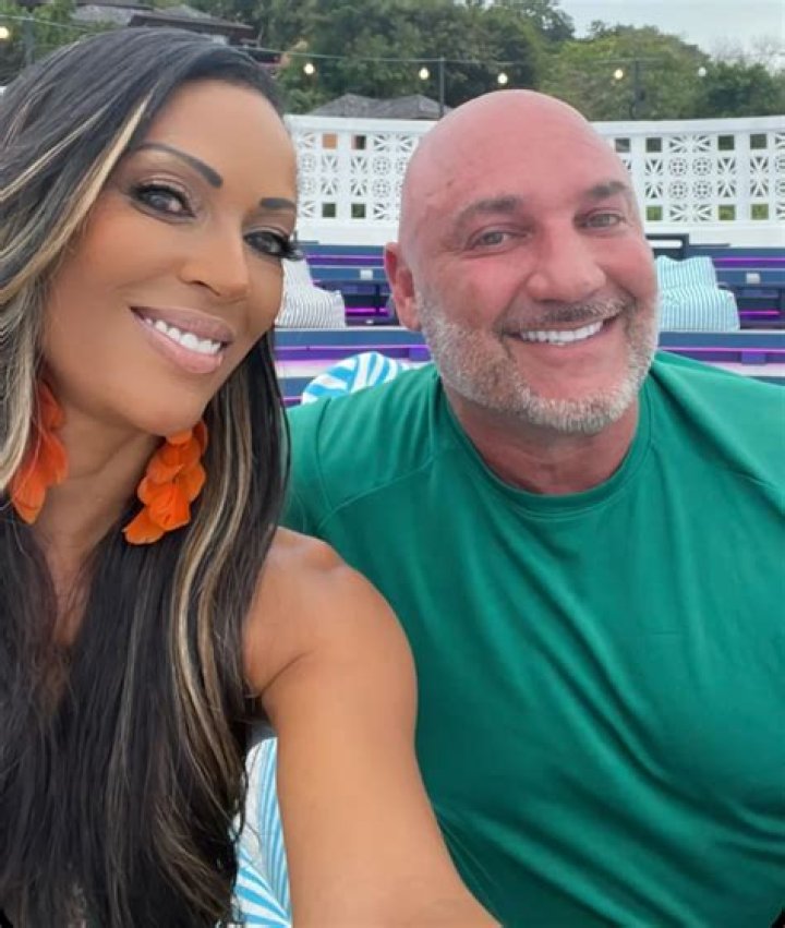 Engaged! Fox NFL Reporter Jay Glazar is committed to girlfriend Rosie Tenison Engaged! Fox NFL Reporter Jay Glazar is committed to girlfriend Rosie Tenison