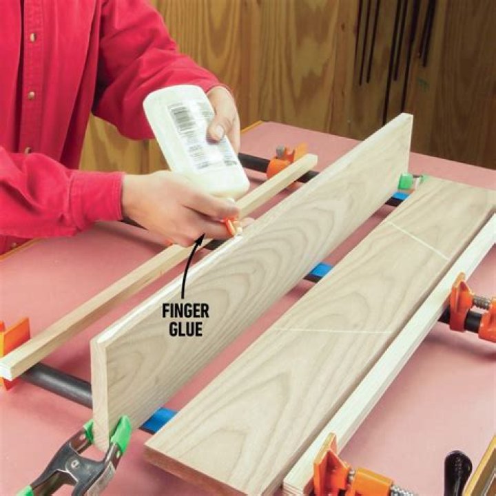 How do you edge a glue board?