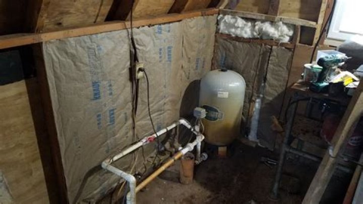 How do you insulate a livestock tank?