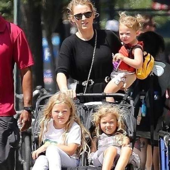 Inez Reynolds and her two sisters with their mother Blake Lively.