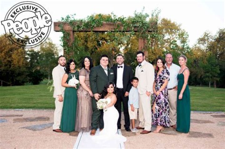 Is Amanda Salinas married?