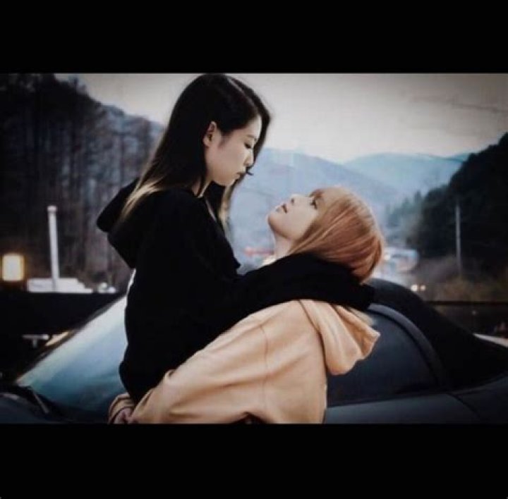 Is Blackpink Lisa a lesbian?