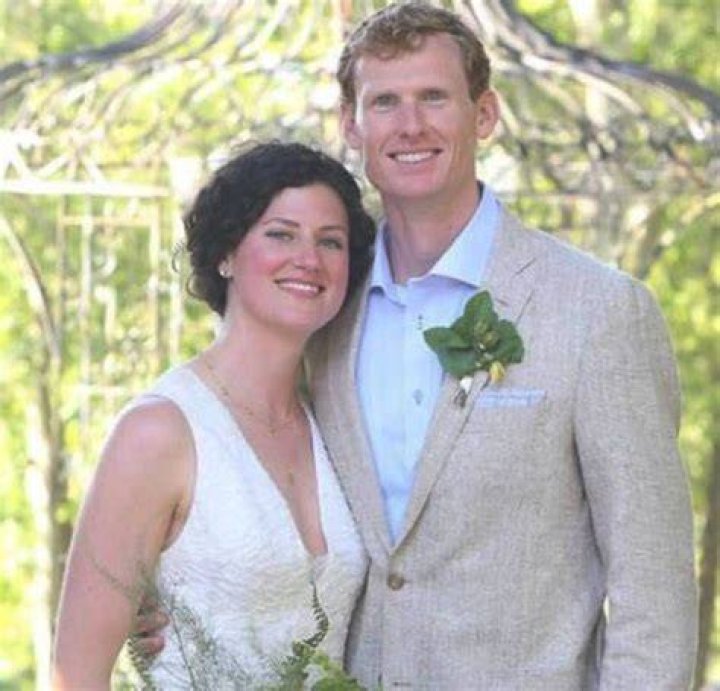 Is Grayson on Salvage Dawgs married?