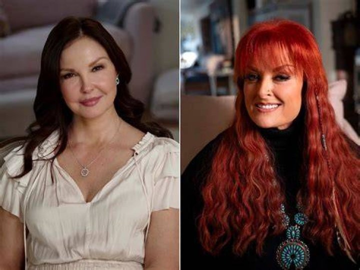 Is Naomi Judd a lesbian?