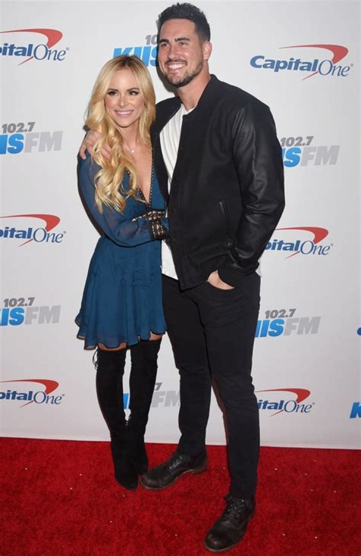 Amanda Stanton split her way with her ex-fiancee Josh Murray; Says “We’re Having a Hard Time Moving On” Josh Murray and Amanda Stanton
