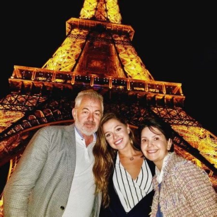 Julia Tsirkin with her father Vladimir Tsirkin&nbsp;and mother Tanyusha Tsirkin in front of Eifel Tower.