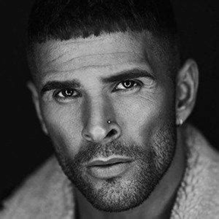 Leon Scott - Age, Family, Bio