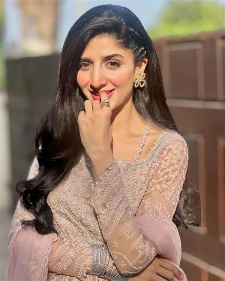 Mawra Hocane Bio (Wiki) 