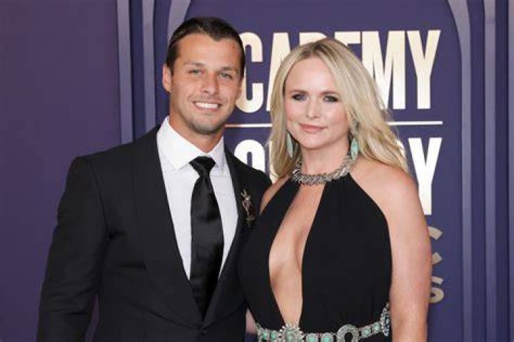 Miranda Lambert’s husband was technically single & messy AF when he met Miranda