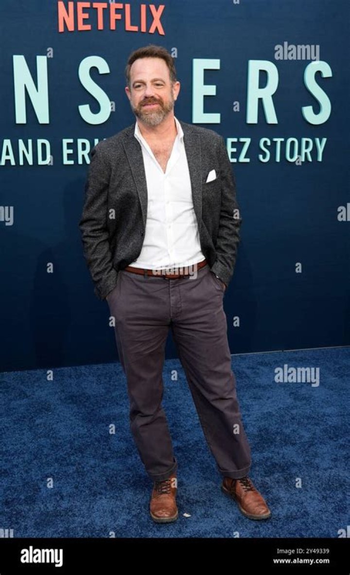Paul Adelstein photo 2