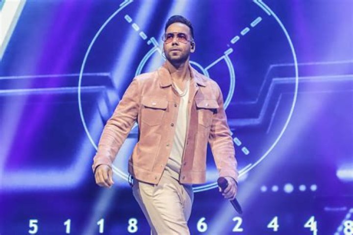 Romeo Santos' pet No Pets (Romeo Santos)