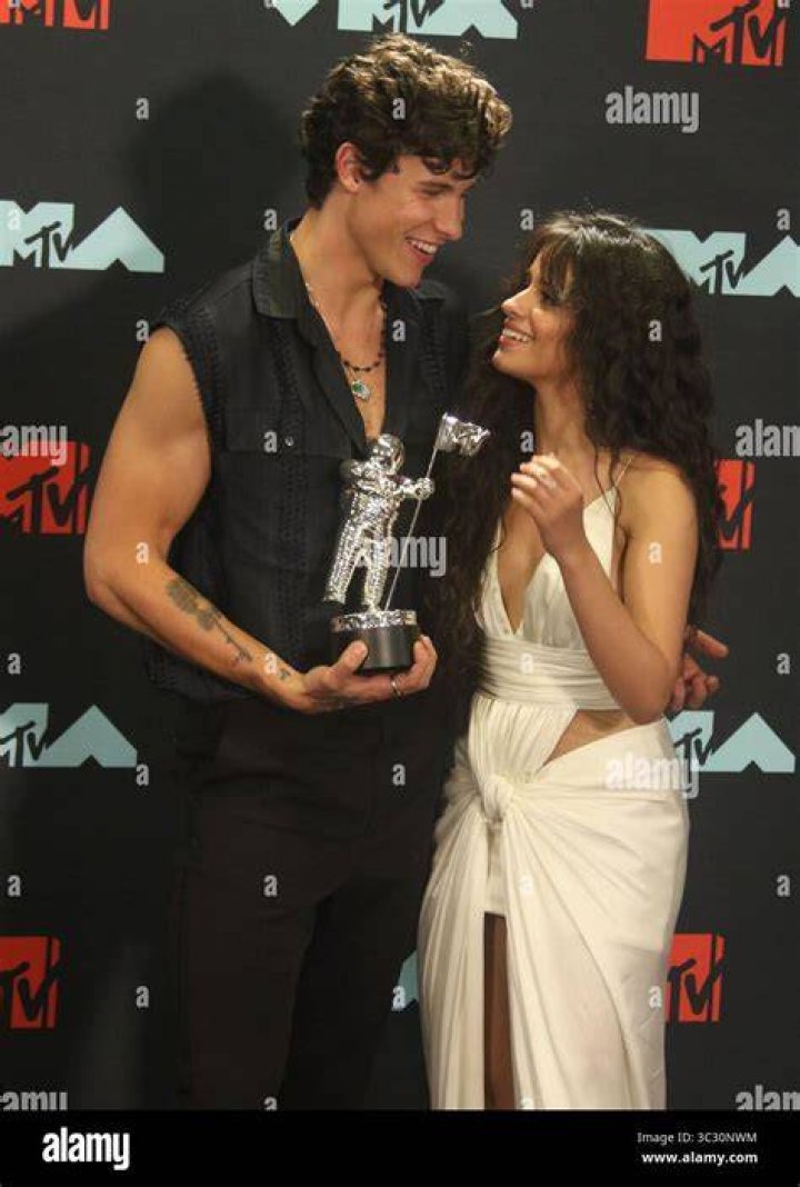 Camila Cabello and Shawn Mendes steams up VMA’s 2019!! Shawn Camila VMAs 2019