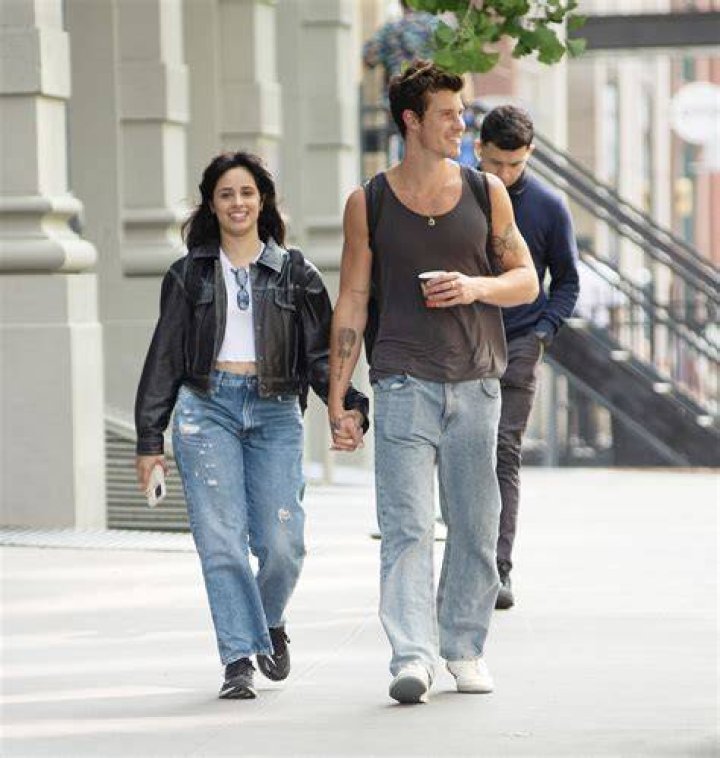 Camila Cabello and Shawn Mendes steams up VMA’s 2019!! Shawn Mendes and Camilla Cobello walking