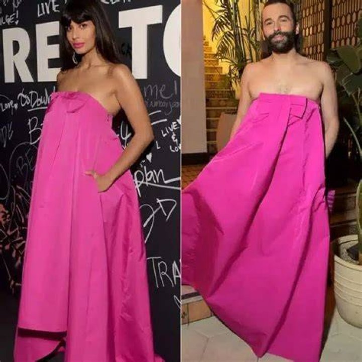 She is seen wearing a pink scarf in the picture.