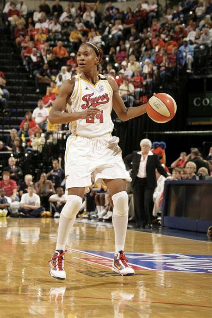 Tamika Catchings playing for her national team, USA