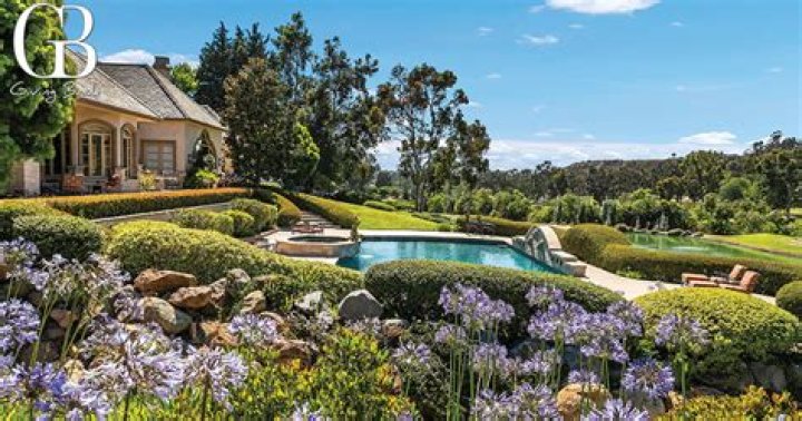 Bill Gates turns $43M mansion into 'bachelor pad' nuisance 4 The Del Mar estate is situated directly in front of a public beach.