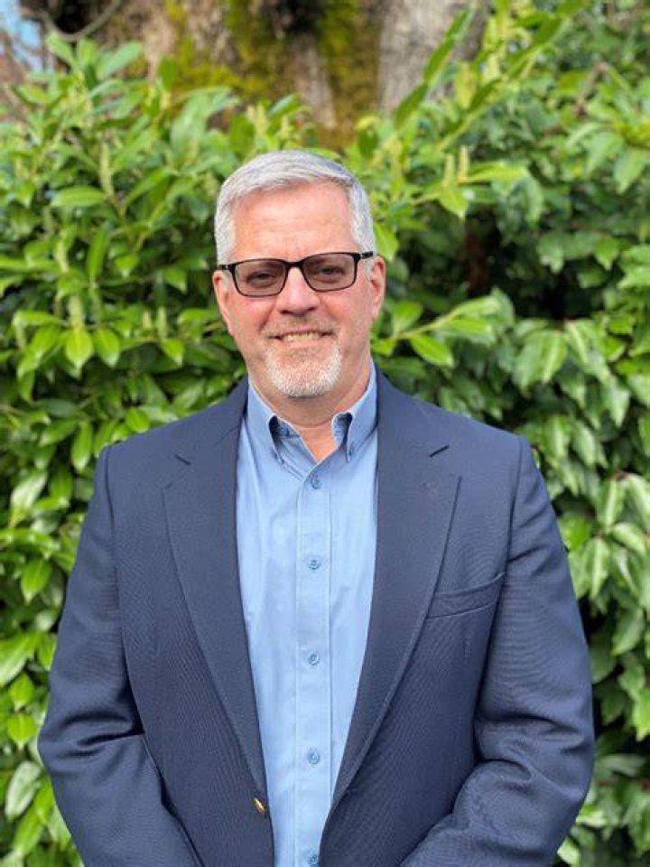 Tom Abbott - Age, Family, Bio