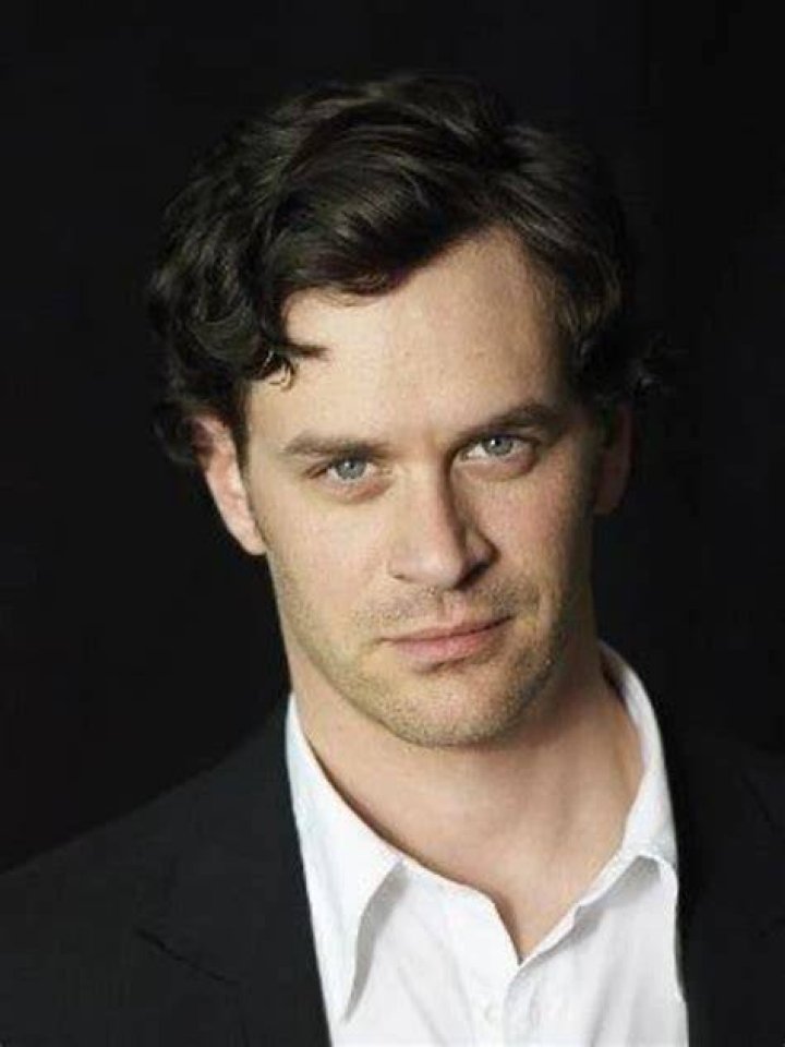 Tom Everett Scott Bio (Wiki) 