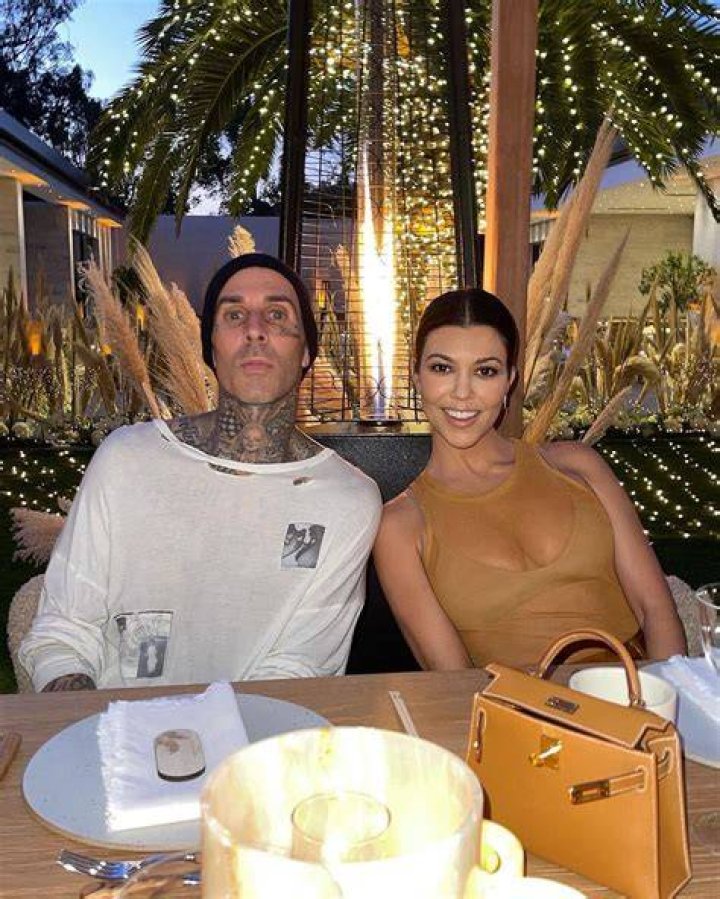 Travis Barker Gives Fans an Update on his Exhausting Finger Surgery with a Picture! Travis Barker Gives Fans an Update on his Exhausting Finger Surgery with a Picture!