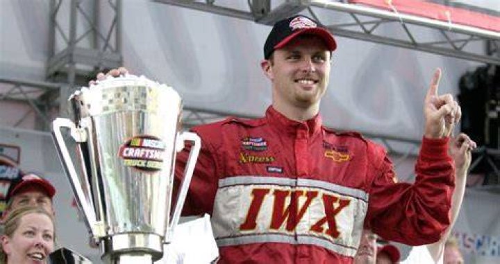 Travis Kvapil photo