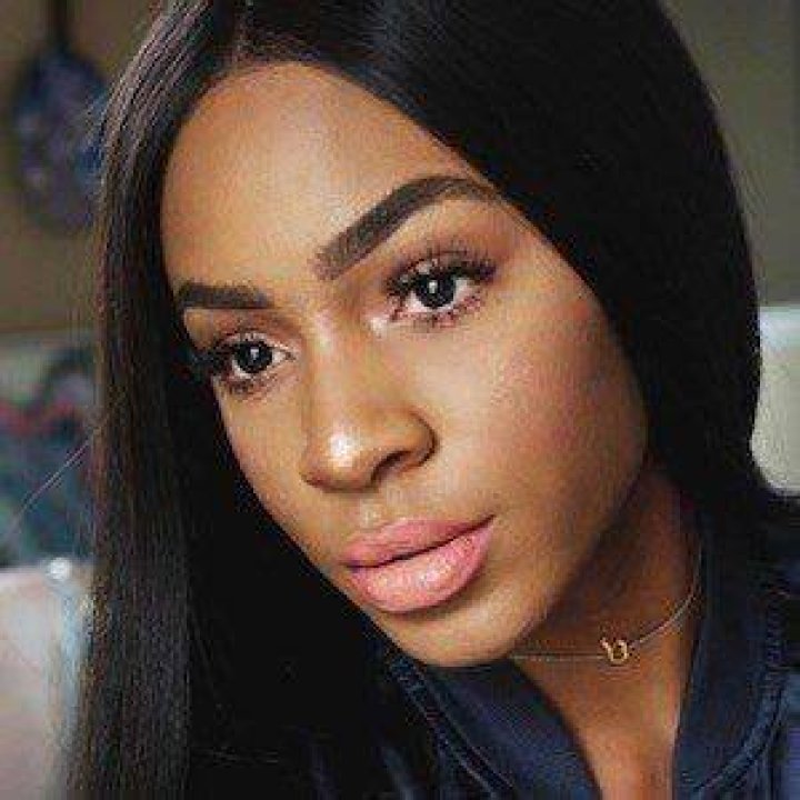 Vicky Logan - Age, Family, Bio
