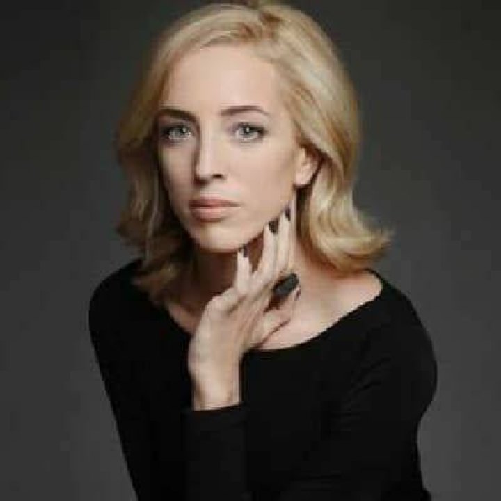 Victoria Pattinson Bio (Wiki) 