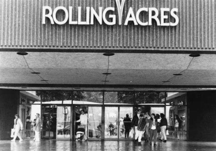 When did Rolling Acres Mall close?