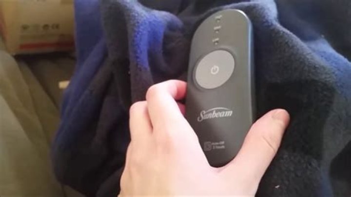 Why is my Sunbeam heated throw blinking?