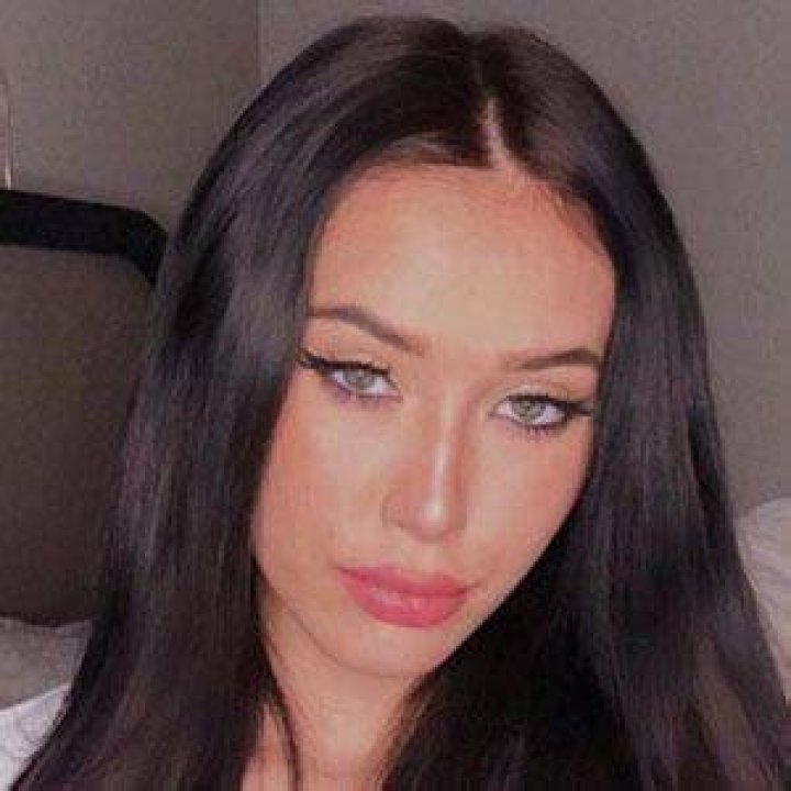 Zin Alexus - Age, Family, Bio